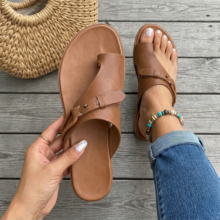 Flossie | The Toe Loop Flat Summer Sandal