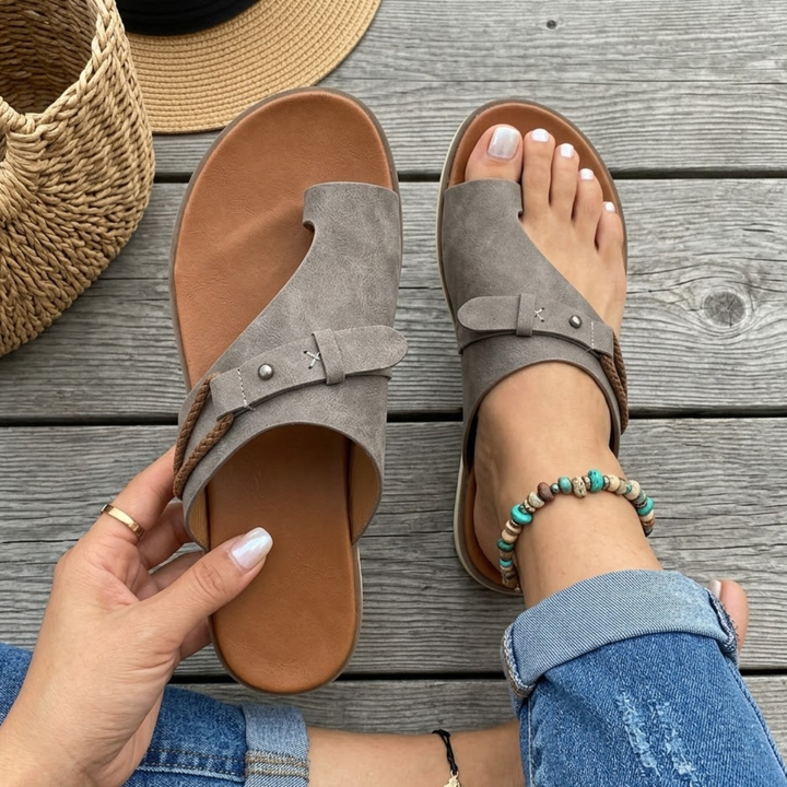 Flossie | The Toe Loop Flat Summer Sandal