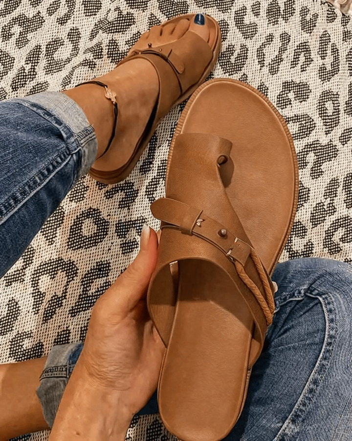 Flossie | The Toe Loop Flat Summer Sandal