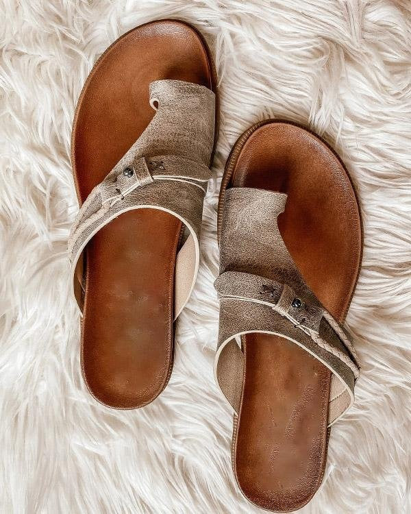 Flossie | The Toe Loop Flat Summer Sandal